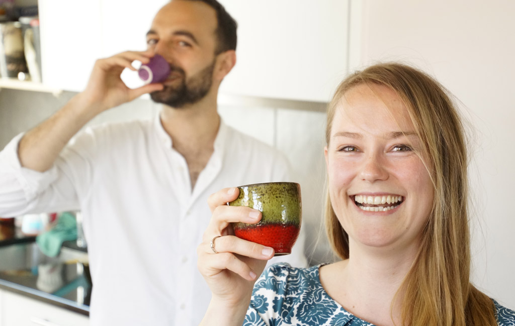 Marie und Michael Tuil trinken Kaffee