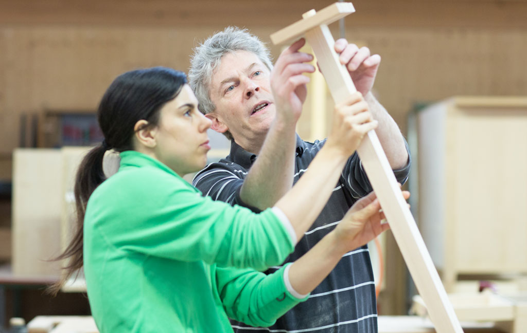 Arbeit mit Holz in der Neuen Freizeitwerkstatt