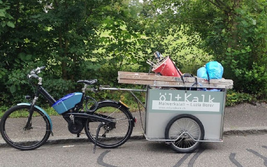 Fahrrad mit Fahrradanhänger von Öl + Kalk