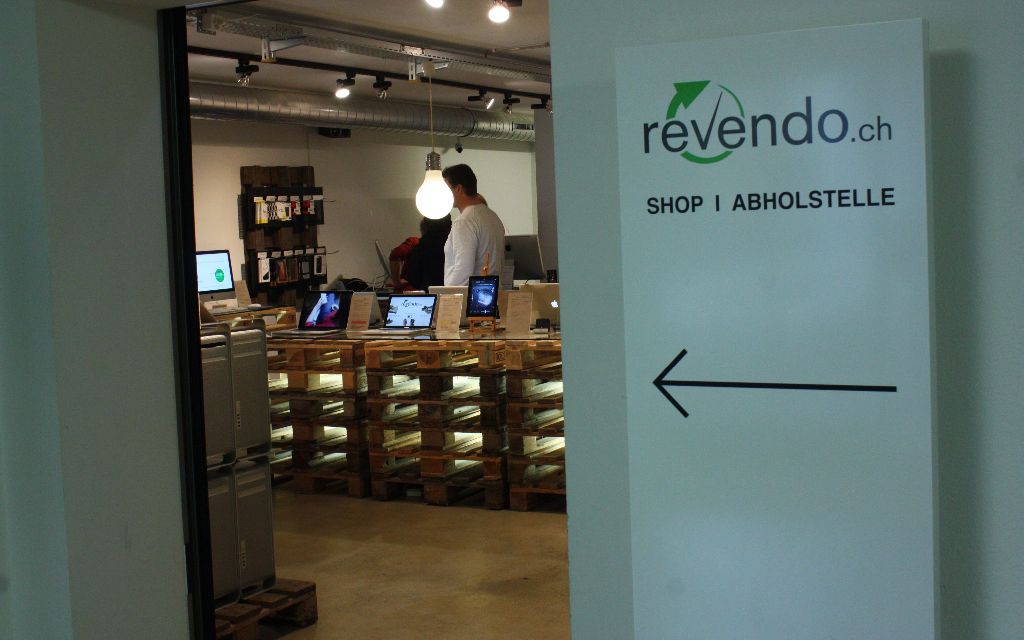 Schild Revendo