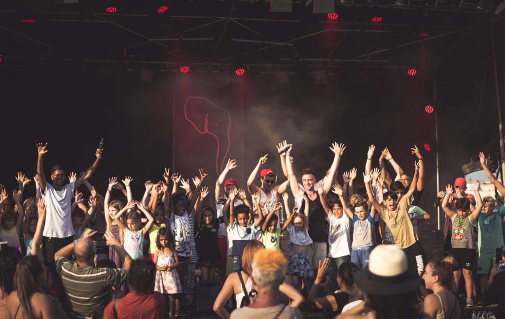 Team Pärkli Jam auf einer Festival-Bühne