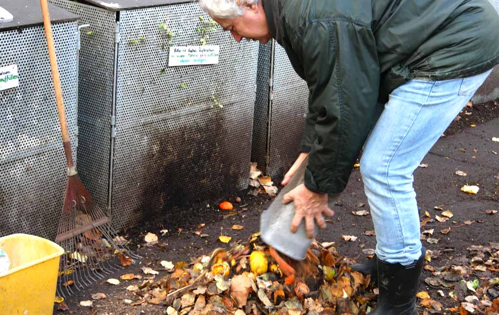 Markus Knöpfli am kompostieren