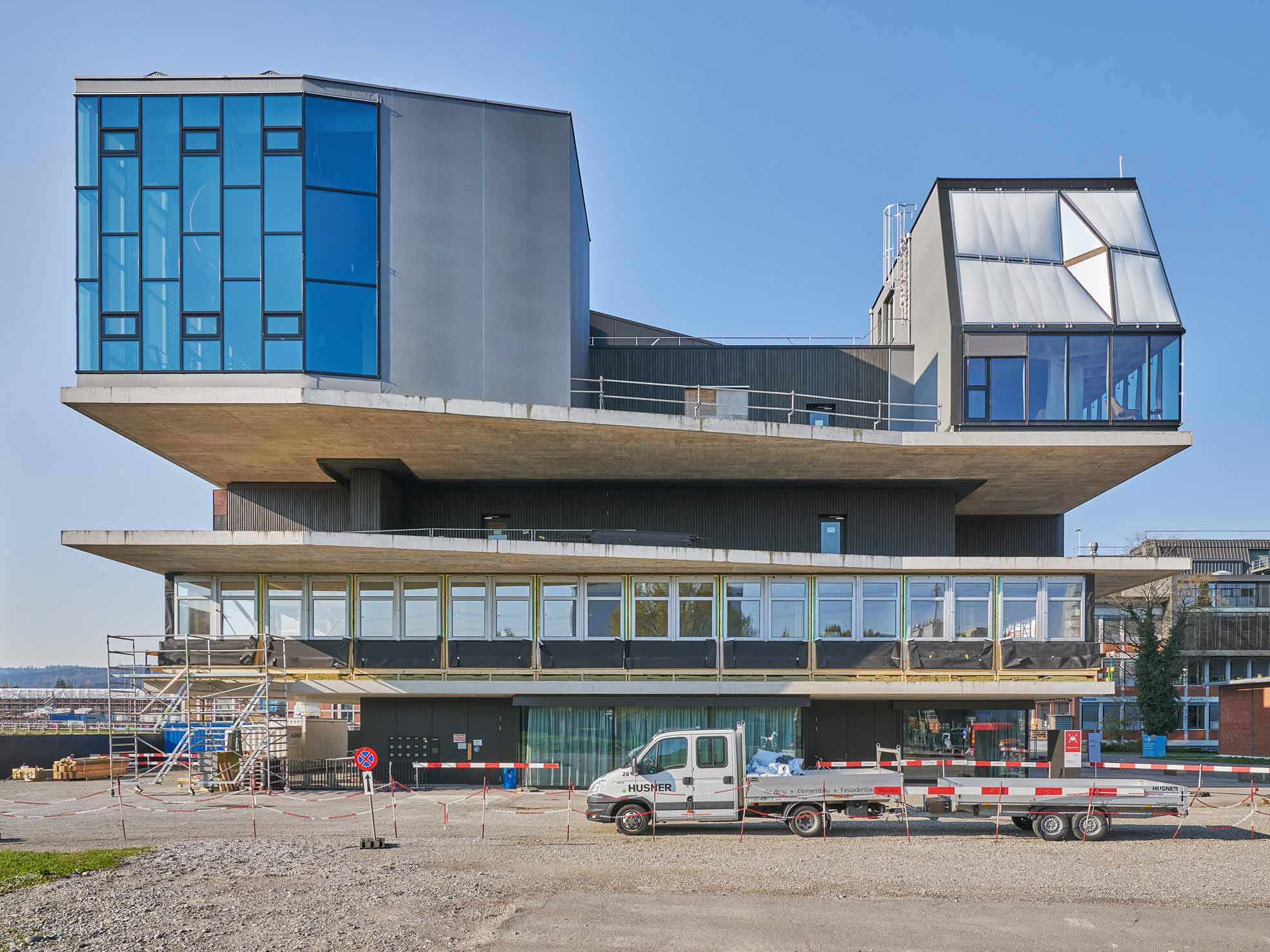 Empa in Dübendorf, ein neues Gebäude, das problemlos rückbaubar ist.