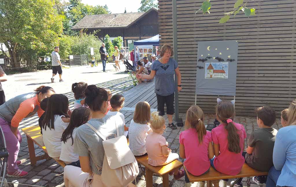 Fledermausgeschichten für Kinder an der internationalen Fledermausnacht im Jahr 2018