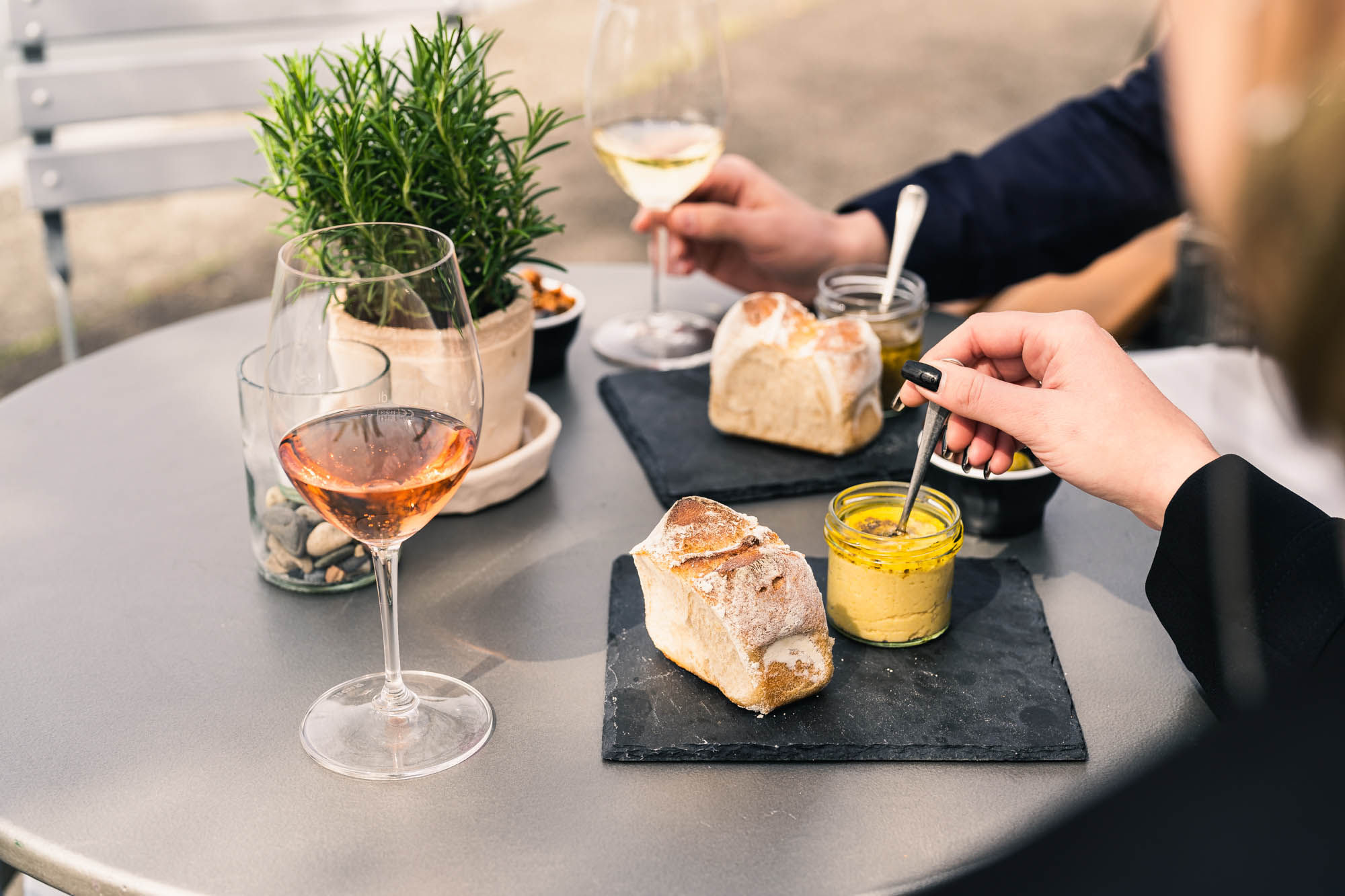 Brot und Hummus