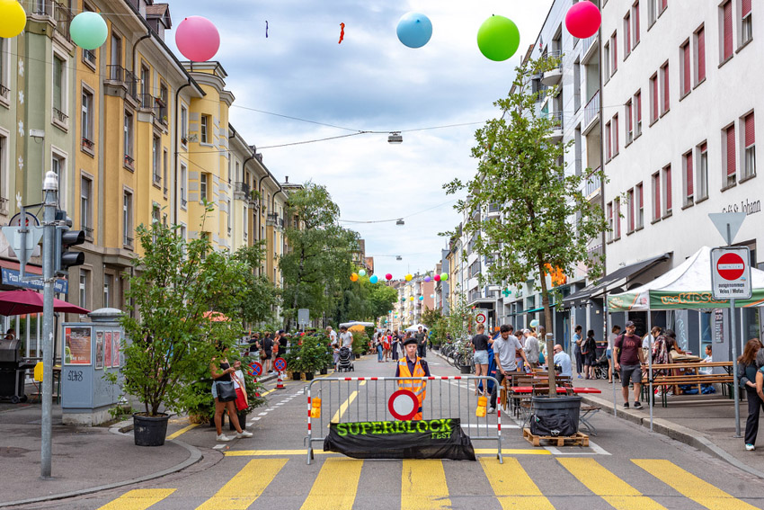 Strassensperre eines Strassenfests