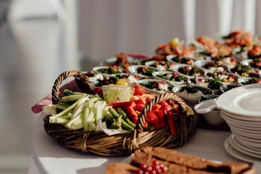 Nur ein Drittel des Buffets sollte aus Fleischprodukten bestehen.