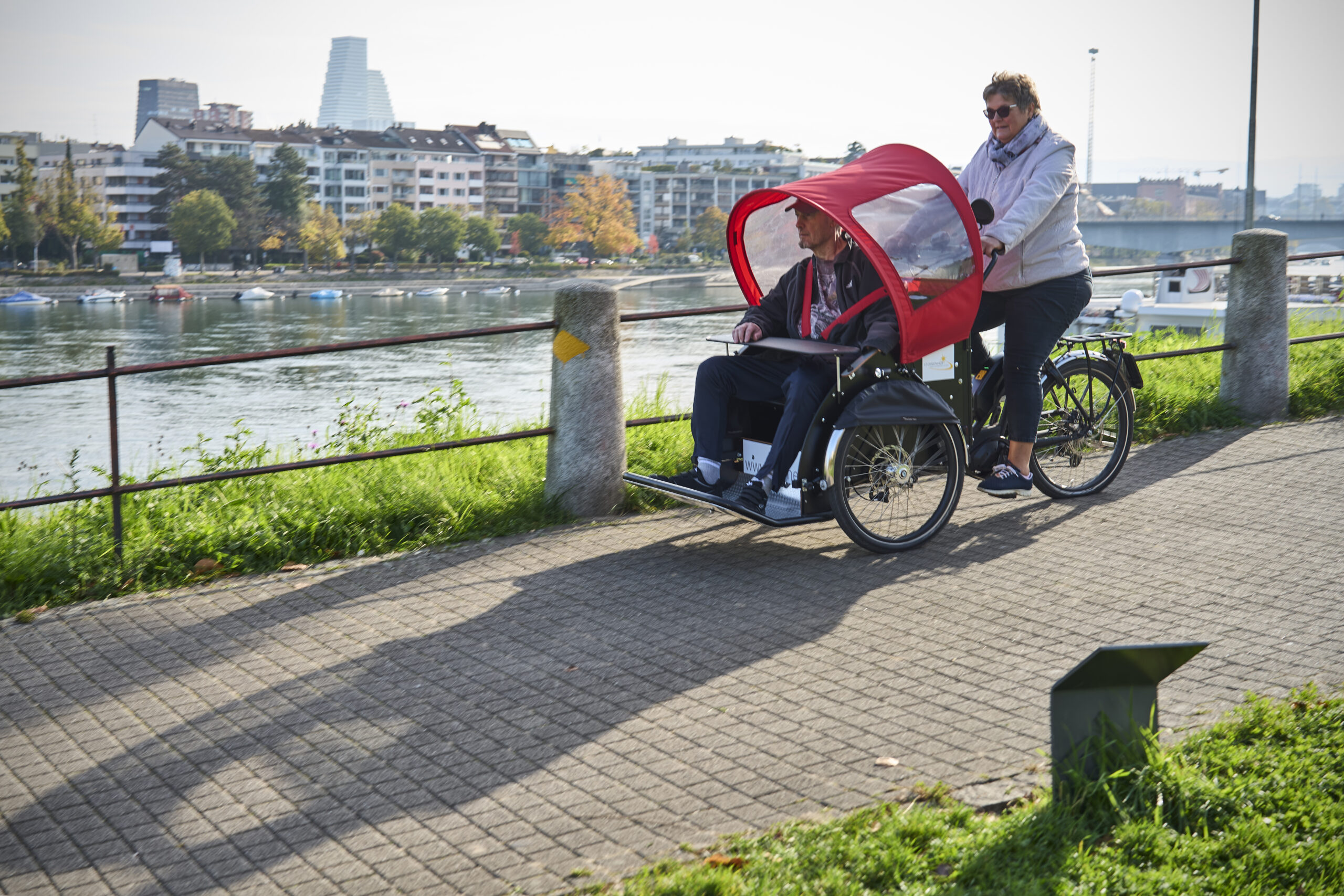 Eine beliebte Route ist die Fahrt entlang der Rheinpromenade.