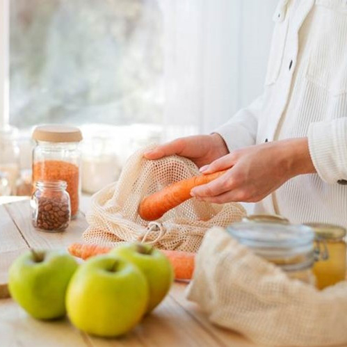 Lebensmittel werden in Mehrwegbehälter richtig gelagert