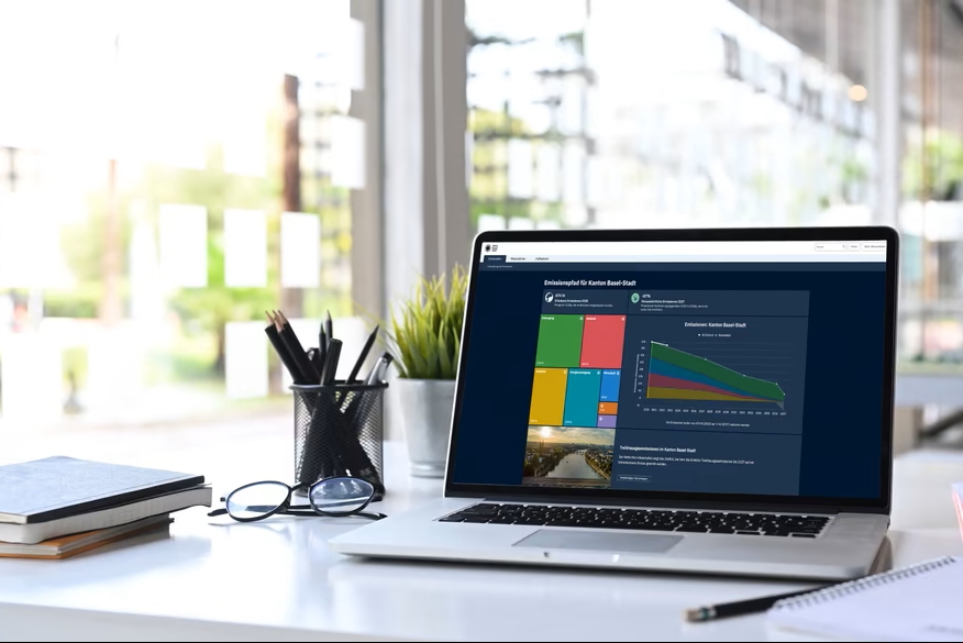 Ein Laptop, wo das Fenster Klimaportal geöffnet ist.
