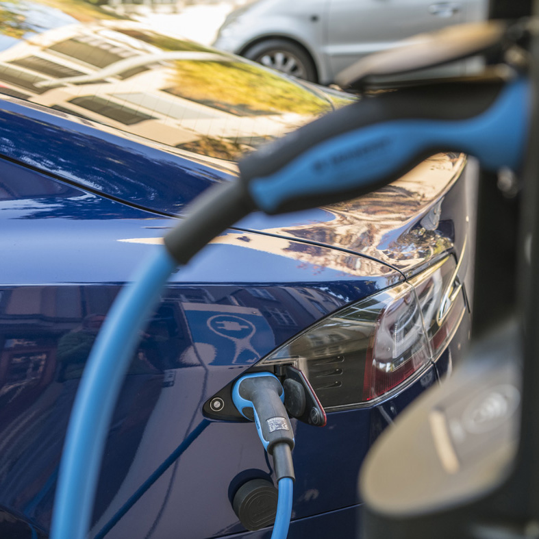 Elektroauto an Ladestation