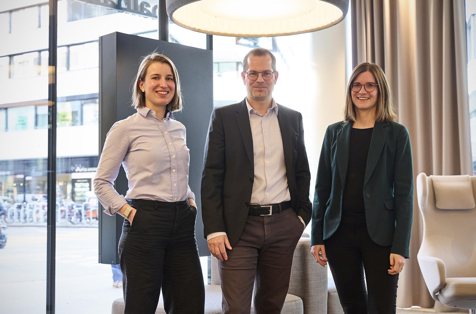 Gruppenfoto mit Corina Helfenstein, Ennio Perna und Michelle Unternährer